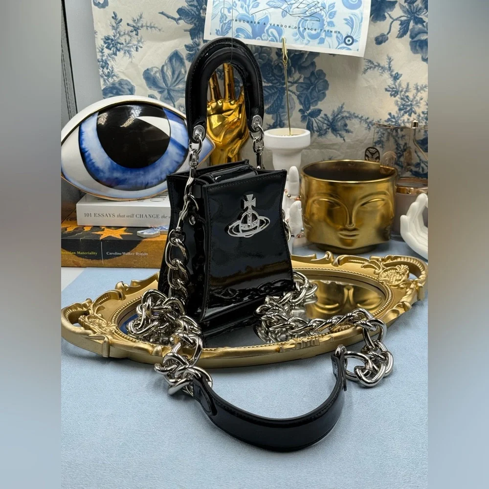 Vivienne Westwood 🧿🧿 vivienne